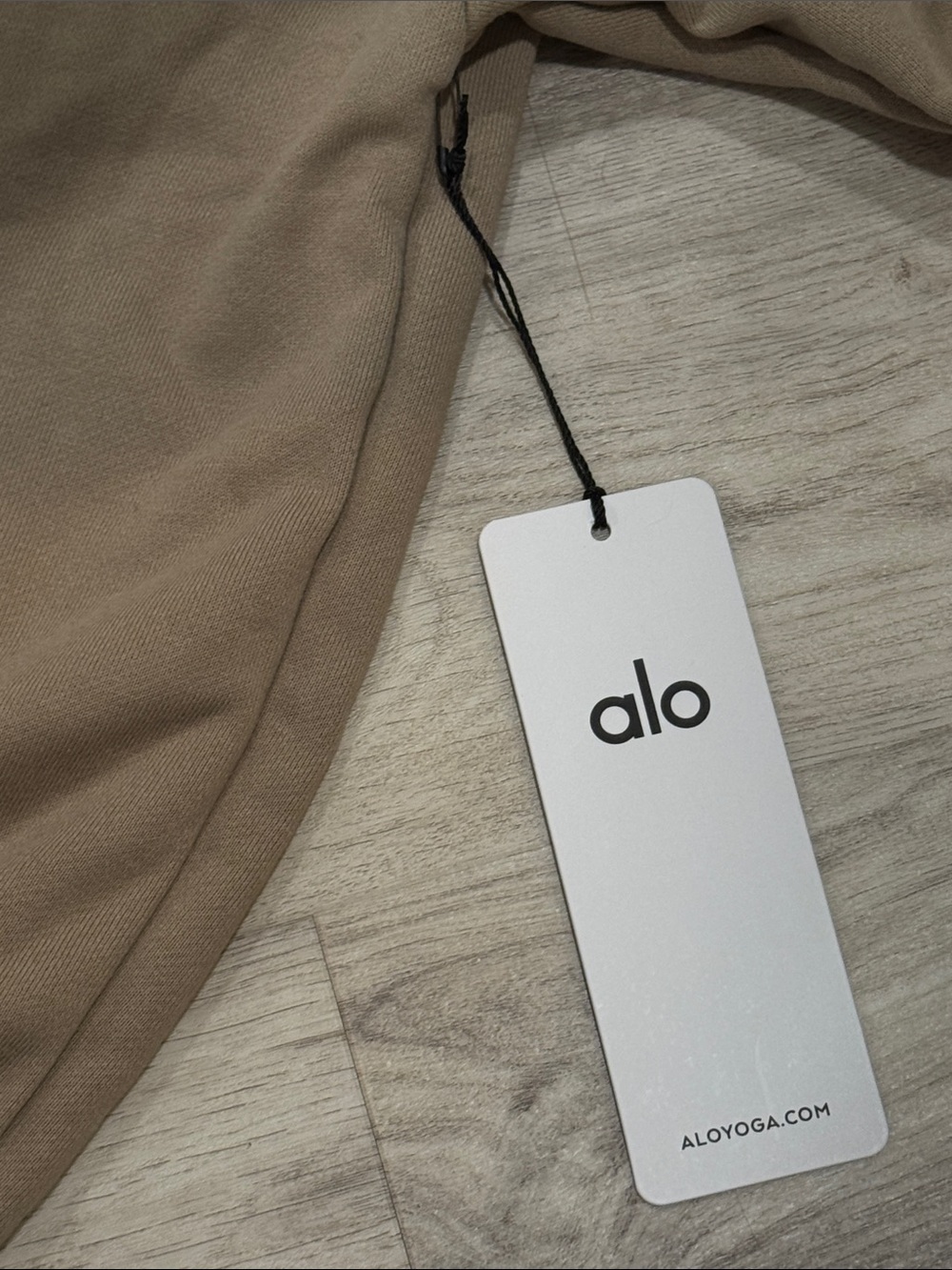 ALO Yoga Unisex Accolade Crew neck pullover in color- gravel - Picture 4 of 5